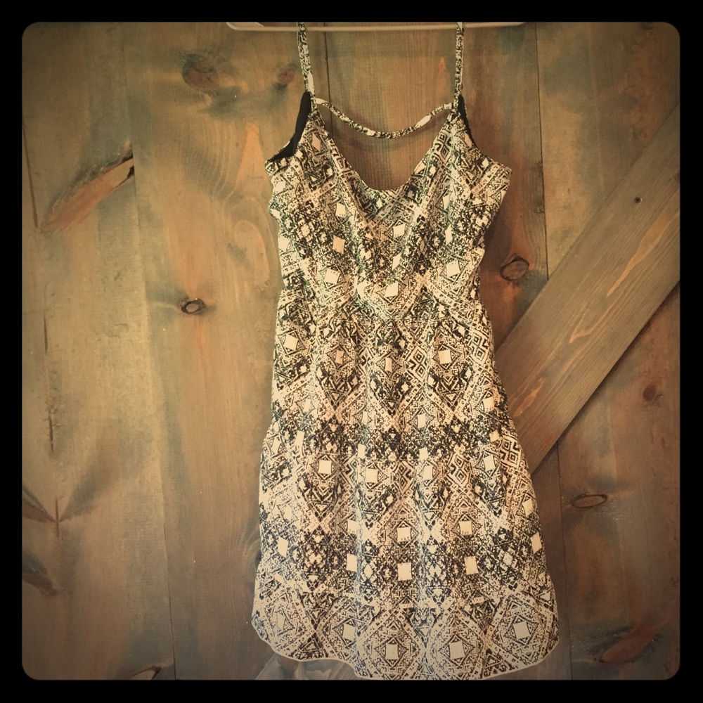 { GB } - med - black and white dress